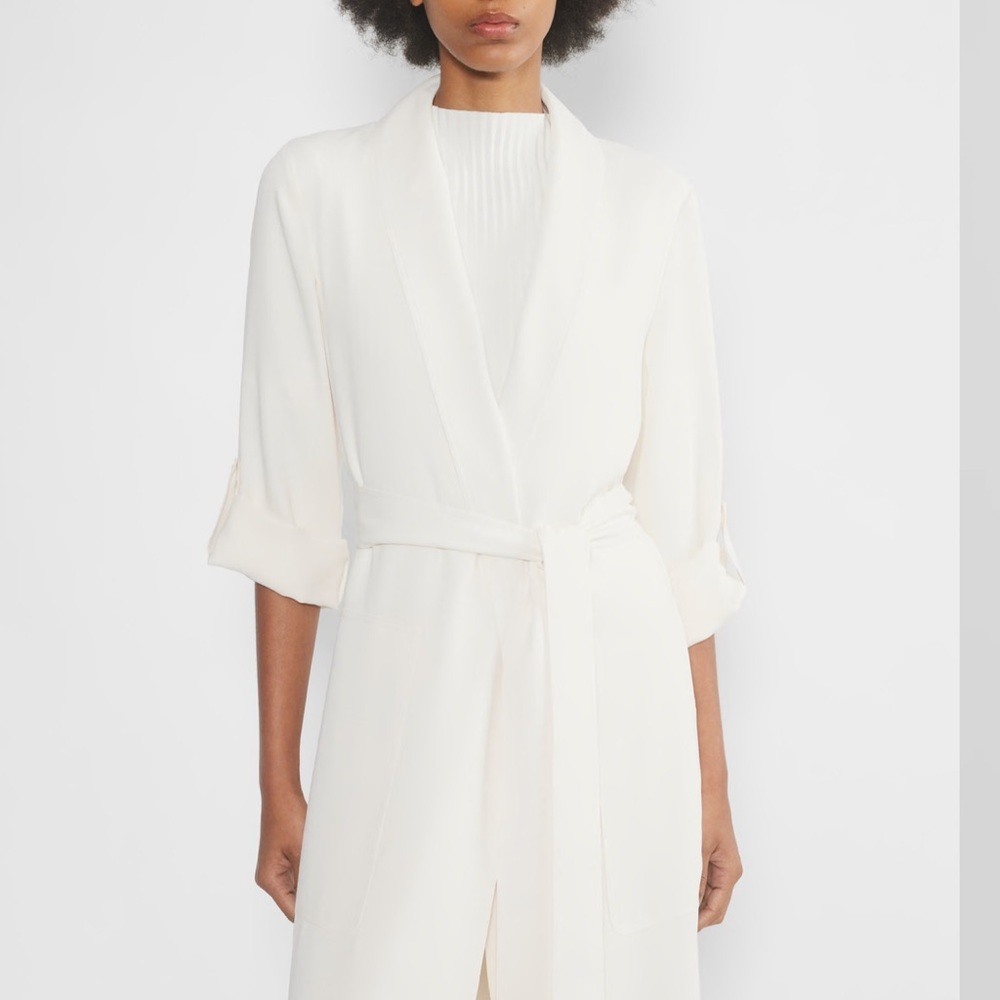 Aritzia Babaton New Kahlo Robe. Size XS. color: light birch. Worn once!